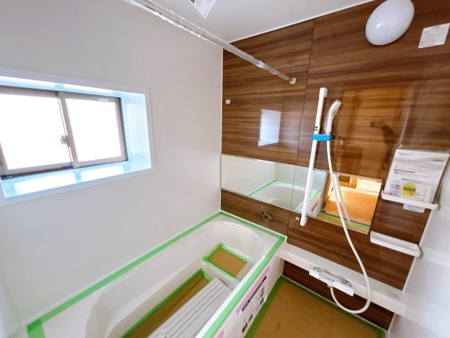 いわき市明治団地 中古住宅　陽当たり良好！ 4LDK 不動産プラスの浴室|浴室はハウステック製の新品のユニットバスに交換します。足を伸ばせる1坪サイズの広々とした浴槽で、1日の疲れをゆっくり癒すことができます。