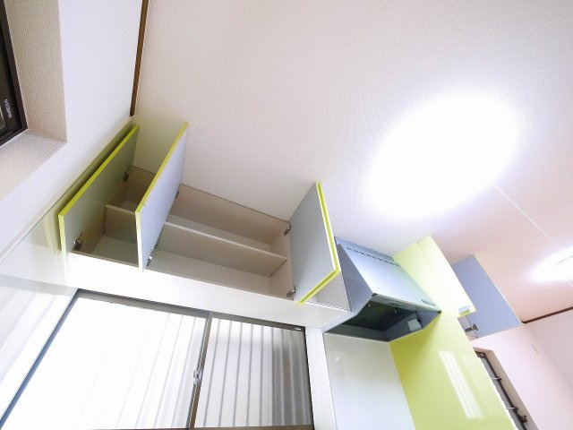 奈良市恋の窪戸建の内装|キッチンには収納があります