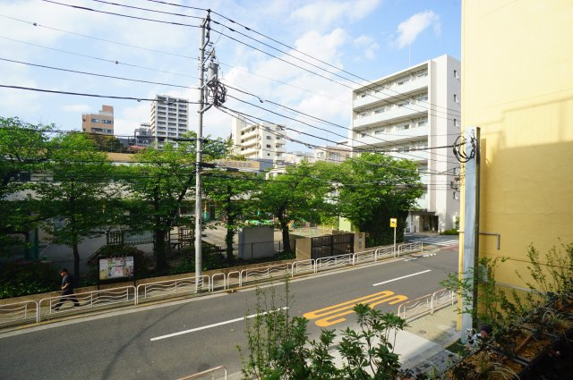 プライムメゾン亀戸の展望|目の前は、目線を遮る建物が無いため開放感があります。