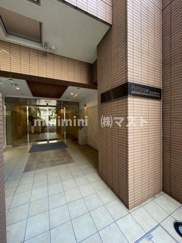 大阪市中央区十二軒町の賃貸マンションのエントランス
