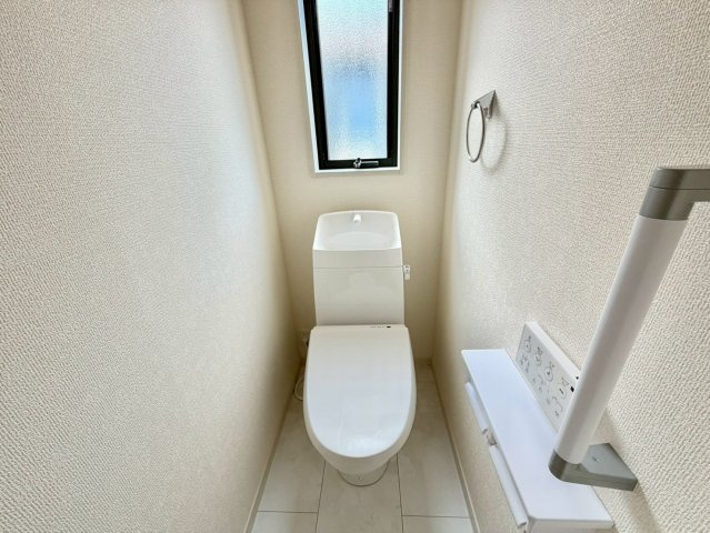 泉佐野市南中樫井新築戸建のトイレ|２階トイレ