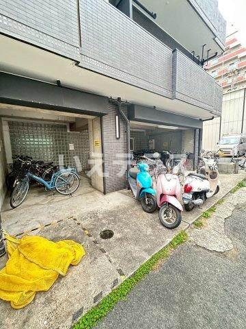 メゾン・ティファニーの駐車場