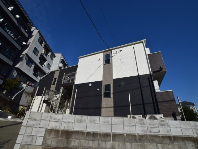 ザ・ファルティ横濱岡村の外観