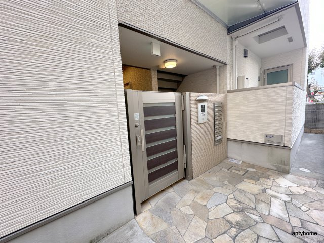 フジパレス吹田１番館のエントランス
