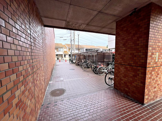 ロイヤルレジデンス２号館の駐輪場