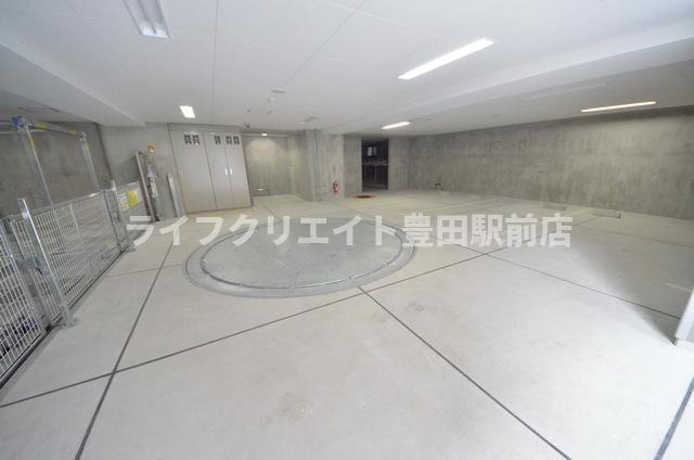 プライマル八王子横山町の駐車場