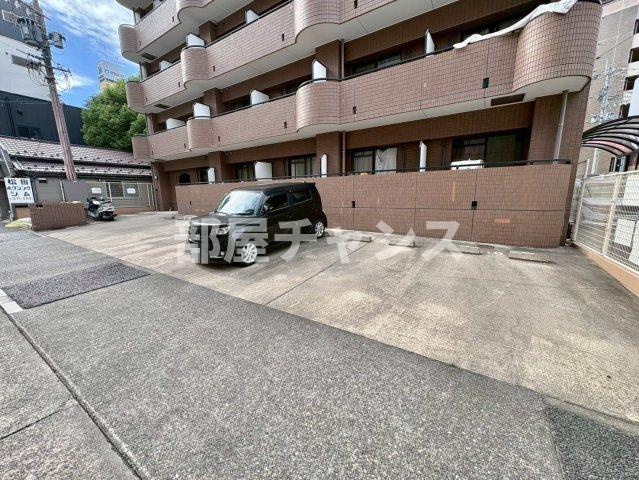 エクセルシオール金山の駐車場
