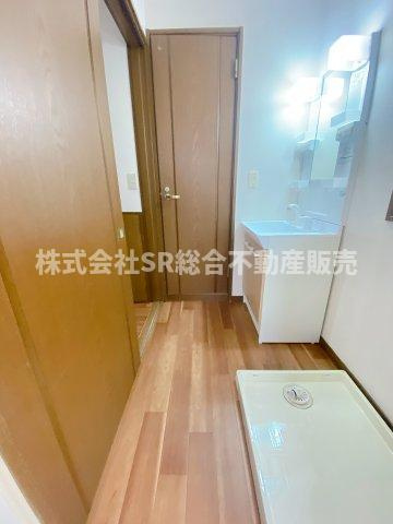 豊浦町中古戸建の脱衣所|室内洗濯機置場もあり清潔感のあるお部屋です！