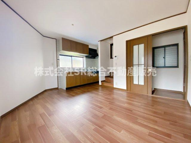 豊浦町中古戸建の居間・リビング|ゆったりとした居間です