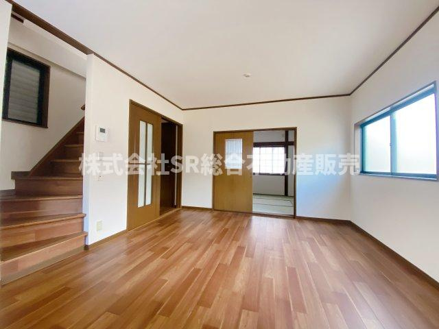 豊浦町中古戸建の居間・リビング|ご家族と毎日顔を合わせられるダイニングキッチンです♪