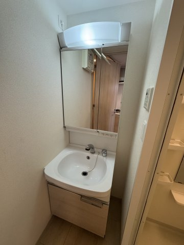 プレサンス栄ライズの洗面所