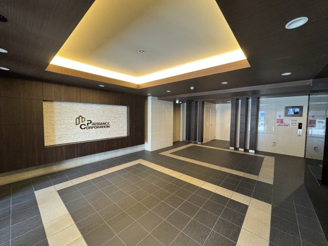 プレサンス栄ライズのロビー