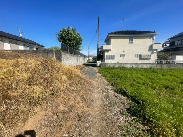 敷地面積３９坪　売地　春日部市西宝珠花の前面道路含む現地写真|北東側公道約３ｍ（セットバック有）
どなたでも建築可能です♪