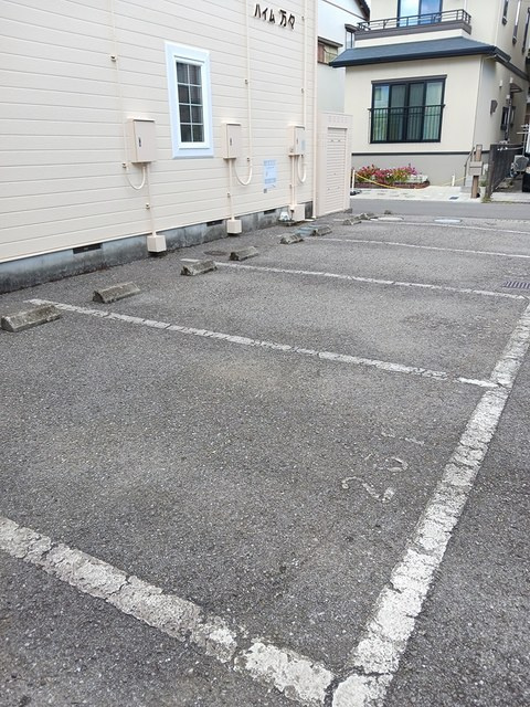 ハイム万々の駐車場|駐車場