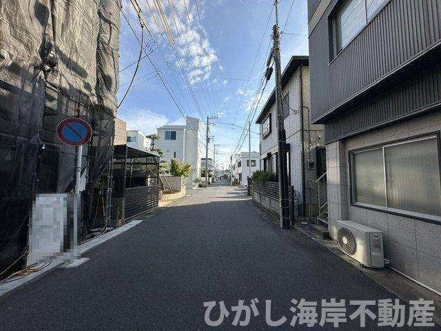 平塚市夕陽ヶ丘　新築戸建　全２棟の前面道路含む現地写真|6月2日撮影　建築中　現地外観