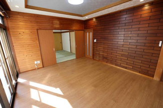 【居間・リビング】 | 毛呂山町旭台　中古住宅 | １階LDK14帖