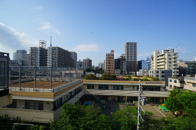 プライムメゾン亀戸の展望|目の前は、目線を遮る建物が無いため開放感があります。