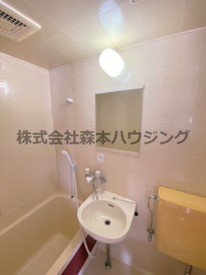 【洗面所】 | 　レスターテII | 洗面所です