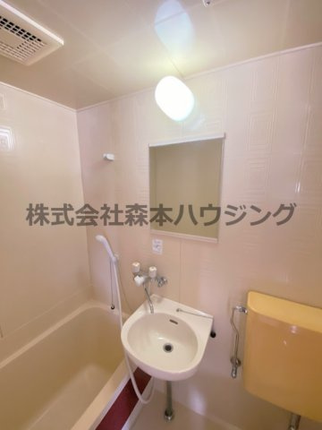 【洗面所】 | 　レスターテII | 洗面所です