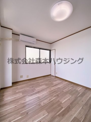 【洋室】 | 　レスターテII | 使い勝手のいい洋室です