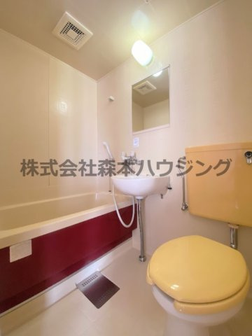 【浴室】 | 　レスターテII | 落ち着いた空間のお風呂です