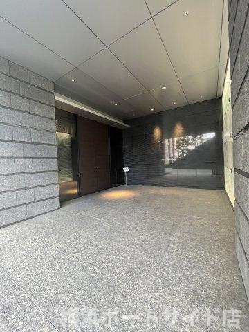 優雅に心地よく迎えるエントランス。