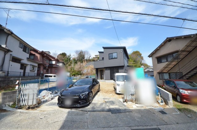 堀越三丁目の外観|JR向洋駅徒歩16分の平地
敷地広々69坪
駐車は三台可能です