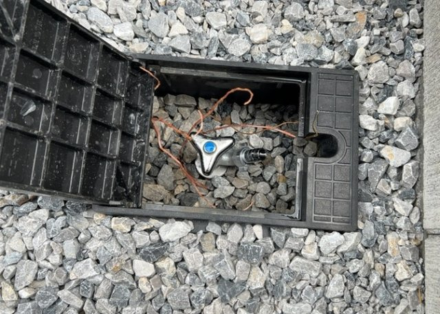 【設備】 | 敷地内には、散水栓や立水栓があります。水道水を直接利用できるため、水を運ぶ手間を省くことが出来ます。大量の水を必要とする洗車作業や清掃などに役立ちます。その他設備とあわせて、現地でご確認ください。