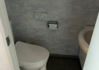 【トイレ】 | ワコーレガーデンヒルズ八王子 | トイレは大きさや形、機能、抗菌性などが異なる多種多彩なタイプが各メーカーから出ています。それぞれに良さがあるため、事前にどういったタイプのトイレがいいのかをご家庭内で決めて、内見に行くといいでしょう。