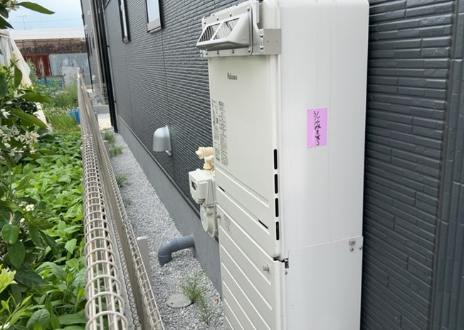 【発電・温水設備】 | 省エネ給湯器とは従来型の給湯器より熱効率が高く、少ない燃料でたくさんのお湯を沸かすことが出来る高効率な給湯器のことを指します。また、省エネ給湯器には種類があり、利便性や効果なども様々です。