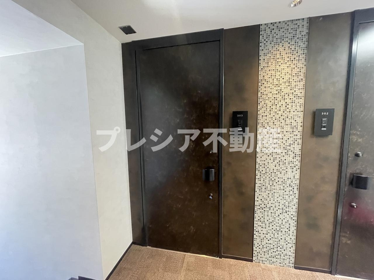 AZURE天道町の玄関