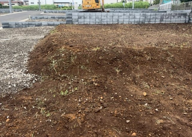 【外観】 | 土地購入を検討されている場合、境界杭がない状態で購入してしまうと境界確定測量をする必要があり、費用がかかります。購入の前に、売主、隣土地所有者立ち合いのもと境界を確定し境界杭を設置するのがベストです。