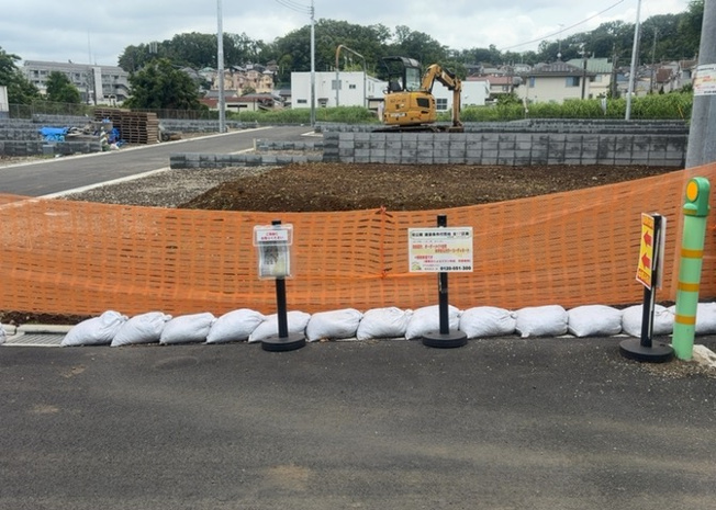 【外観】 | 家を建てる前提で土地を探している場合、地盤の丈夫さは譲れない条件の一つです。地盤が脆弱だと追加工事が必要となります。また、過去に地盤沈下や液状化現象を起こした土地は、できるだけ避けた方がいいでしょう。
