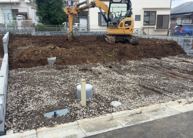 【外観】 | 土地の形が極端に長細かったり、狭小地、あるいは道路との高低差がある傾斜地だった場合、後々売ろうとしても買い手がつかない場合もあります。後々、売却することになった時に価値の下がらない土地を選びましょう。