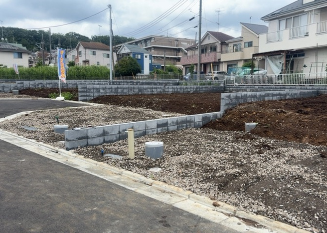 【外観】 | 物件の詳細については、現地を見てわかること以外に、役所や法務局などで調べないとわからないことがあります。そのため、現地に行く場合は、もしこの物件を買ったらどのような生活ができるかをイメージしましょう。