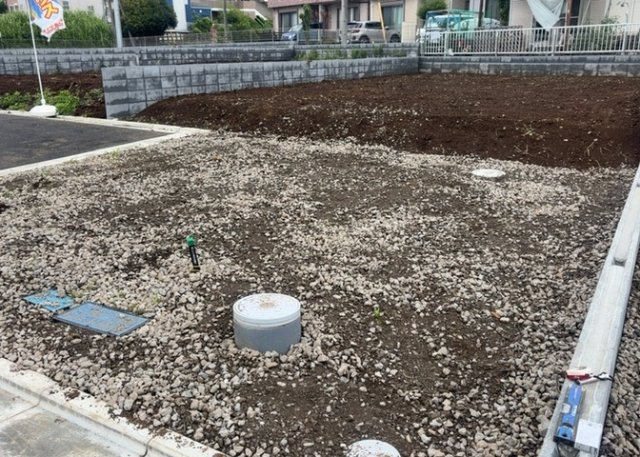 【外観】 | 土地購入を検討されている場合、境界杭がない状態で購入してしまうと境界確定測量をする必要があり、費用がかかります。購入の前に、売主、隣土地所有者立ち合いのもと境界を確定し境界杭を設置するのがベストです。