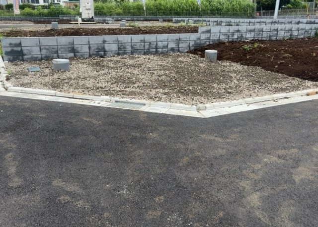 【外観】 | 物件の詳細については、現地を見てわかること以外に、役所や法務局などで調べないとわからないことがあります。そのため、現地に行く場合は、もしこの物件を買ったらどのような生活ができるかをイメージしましょう。