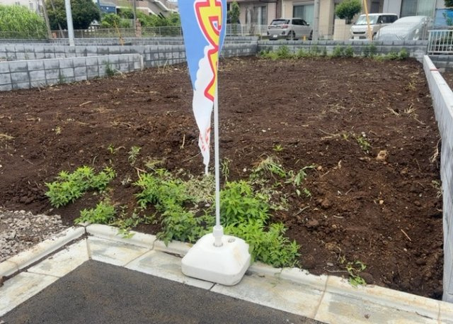 【外観】 | 隣家の土地はどうなっているのか、生活利便施設が近くにあるのか、学校まで近いかなど、お客様のライフスタイルにあわせたイメージが重要です。また、近くにあると困る施設が近くにないかも確認するといいでしょう。