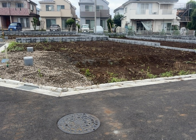 【外観】 | 家を建てる前提で土地を探している場合、地盤の丈夫さは譲れない条件の一つです。地盤が脆弱だと追加工事が必要となります。また、過去に地盤沈下や液状化現象を起こした土地は、できるだけ避けた方がいいでしょう。