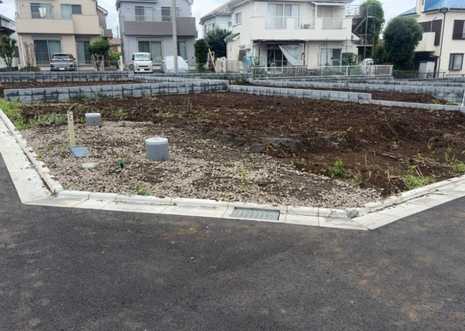 【外観】 | 人が暮らすうえで日光は大切な要素となります。日当たりの良さは譲れないポイントですね。併せて近くに大きな建築物の建築予定がないか、あるいはそれが可能な土地が近くにないか事前に確認することもお勧めします。