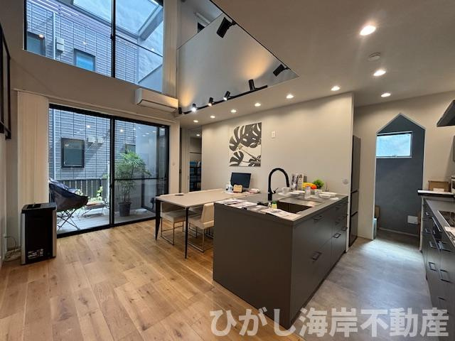 藤沢市大庭　中古戸建の居間・リビング|11.5帖　吹抜付LDK
