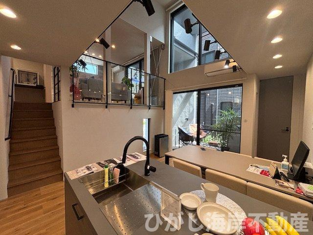 藤沢市大庭　中古戸建の居間・リビング|11.5帖　吹抜付LDK