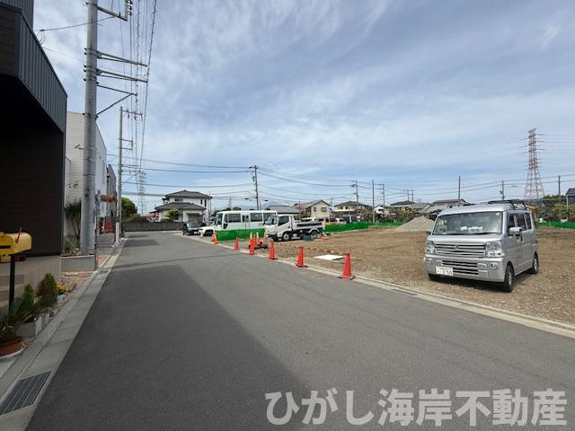 平塚市東真土４丁目　売地　全４区画の前面道路含む現地写真|4月18日撮影　造成工事中　現地外観
