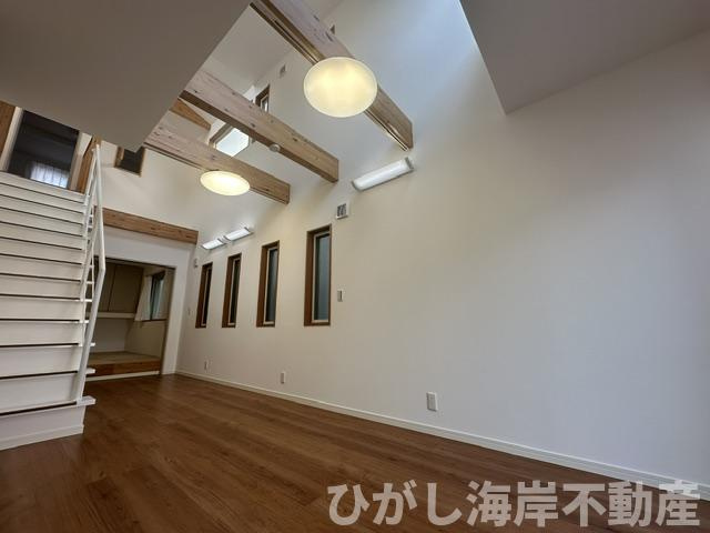 藤沢市片瀬2丁目　中古戸建のダイニング|新規リフォーム完了！　15帖　吹抜付LDK