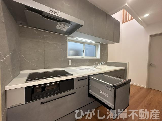 藤沢市片瀬2丁目　中古戸建のキッチン|新規リフォーム完了！　食洗器付きシステムキッチン