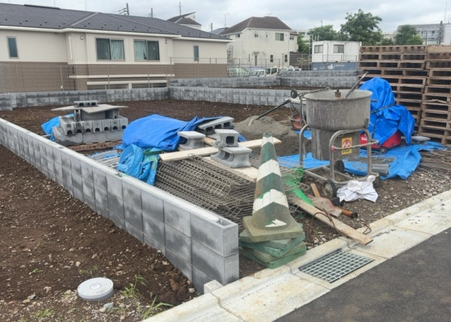 【外観】 | 土地の面積＝住宅面積ではありません。建ぺい率の問題などで、土地のある場所によって住宅を建てられる面積は限られています。高さもしかり、「土地」という言葉の中には、建築条件も含まれると考えておきましょう。