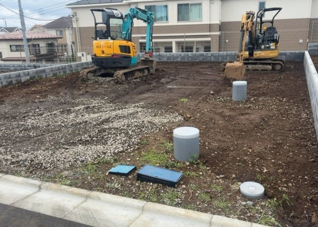【外観】 | 家を建てる前提で土地を探している場合、地盤の丈夫さは譲れない条件の一つです。地盤が脆弱だと追加工事が必要となります。また、過去に地盤沈下や液状化現象を起こした土地は、できるだけ避けた方がいいでしょう。