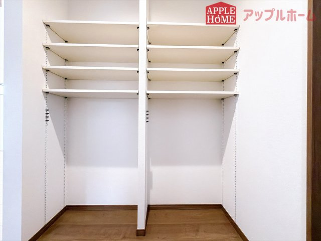 [新築住宅] 東松山市松山町 第1期 全5区画の収納|ホールにも収納棚あります♪