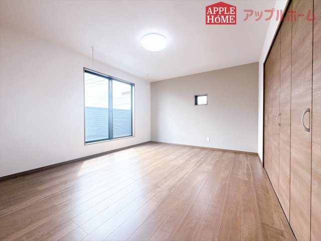[新築住宅] 東松山市松山町 第1期 全5区画の洋室|２階居室は全室収納あり！たっぷりある収納活用でお部屋もキレイを保てます♪
