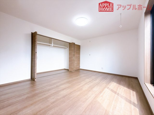 [新築住宅] 東松山市松山町 第1期 全5区画の洋室|２階居室は全室収納あり！たっぷりある収納活用でお部屋もキレイを保てます♪